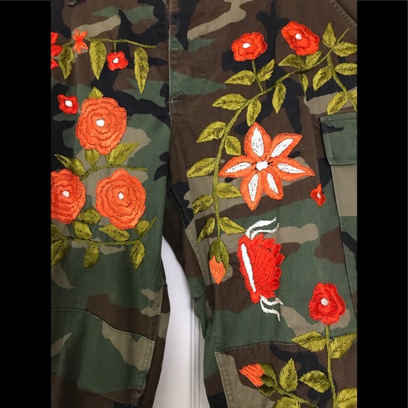 Unique camo army fatigues with embroidered… - Picture 3 of 7